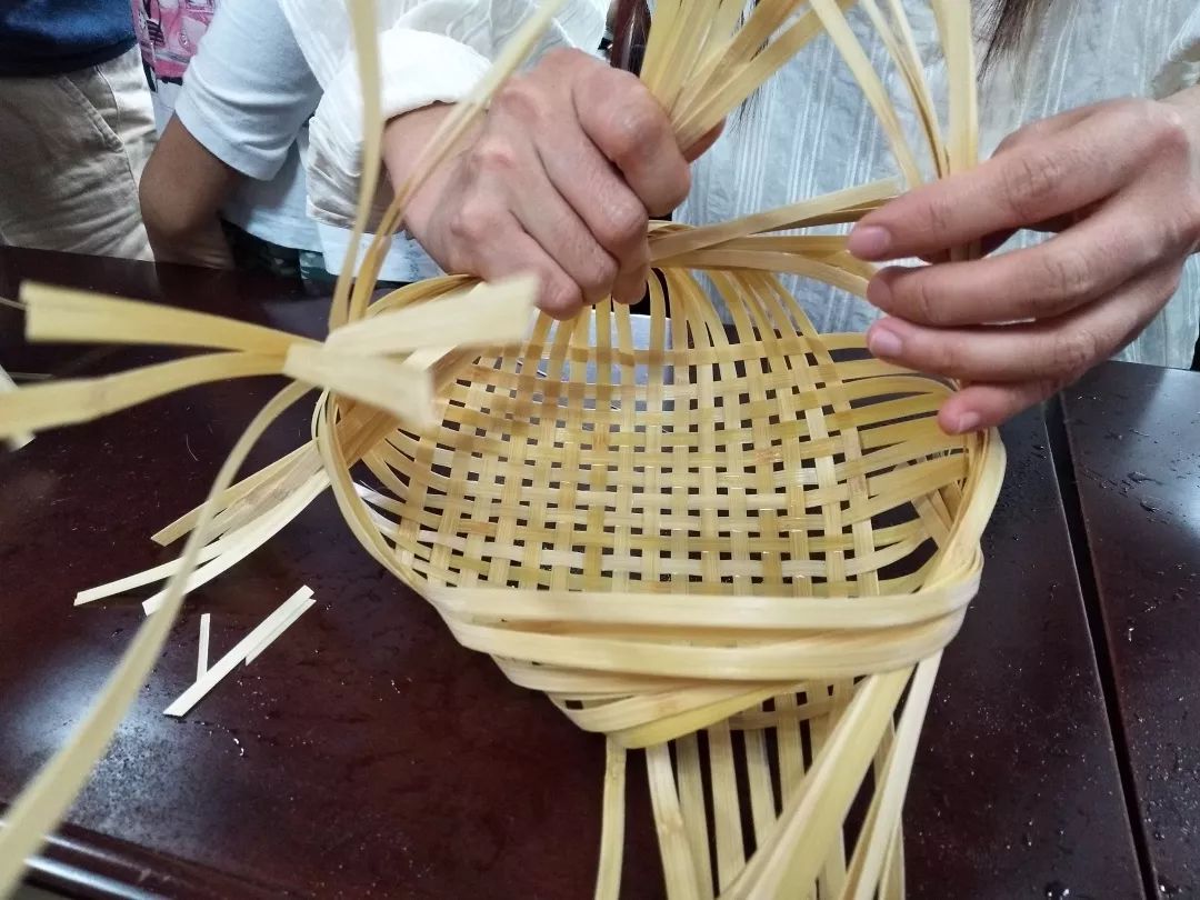 非遺時(shí)光 小小竹篾匠 編織金夢(mèng)想
