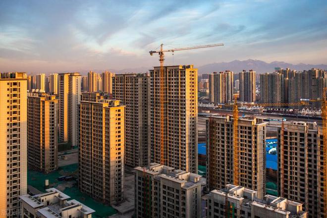 商品房數(shù)據(jù)再降 市場(chǎng)調(diào)整期的陣痛與未來(lái)展望