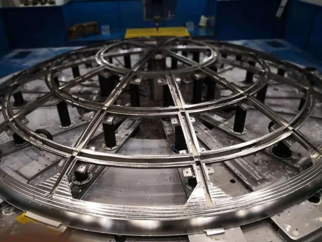 全金屬3D打印制造 我國新一代載人飛船試驗船返回艙大底框架結構的金屬結構制造新篇章